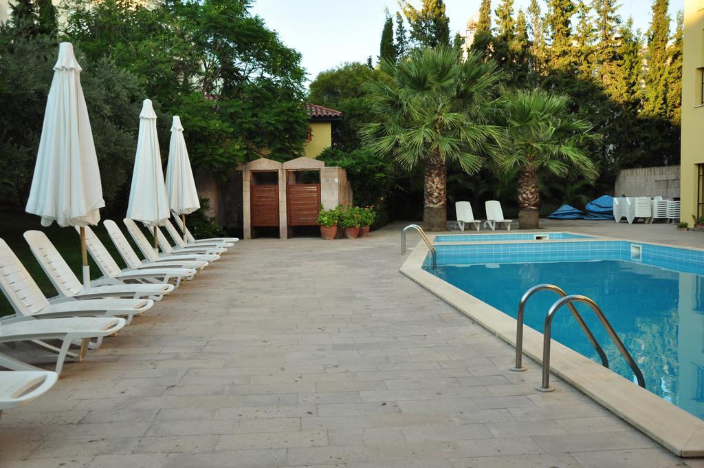 Palm Court Suites Ayvalik Exterior photo