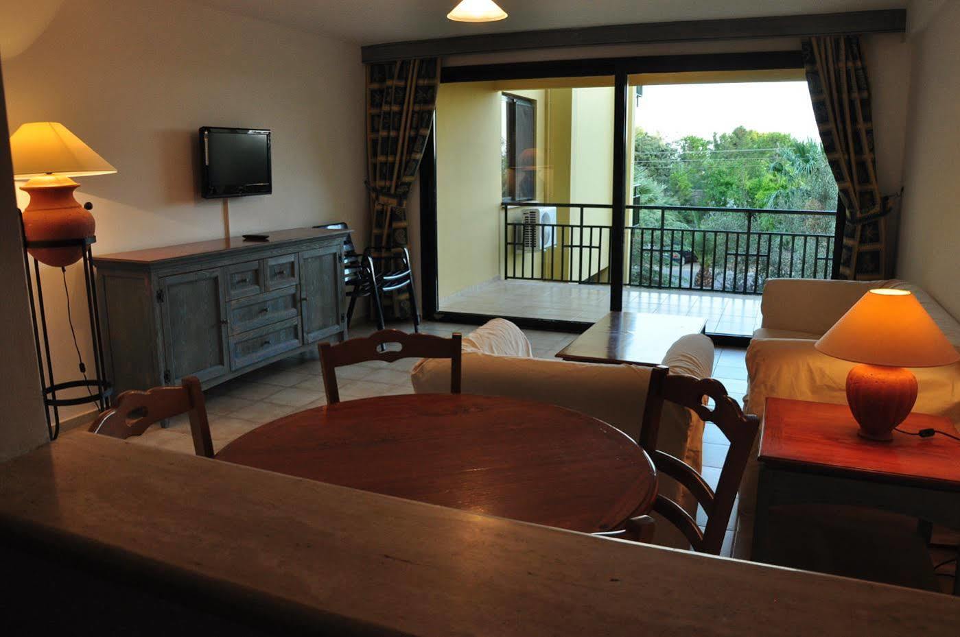 Palm Court Suites Ayvalik Exterior photo
